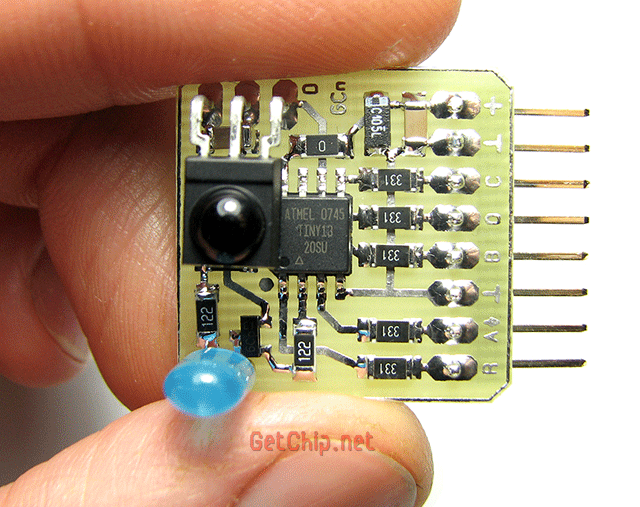 سنسور حرکتی با اشعه مادون قرمز (ATtiny13).   